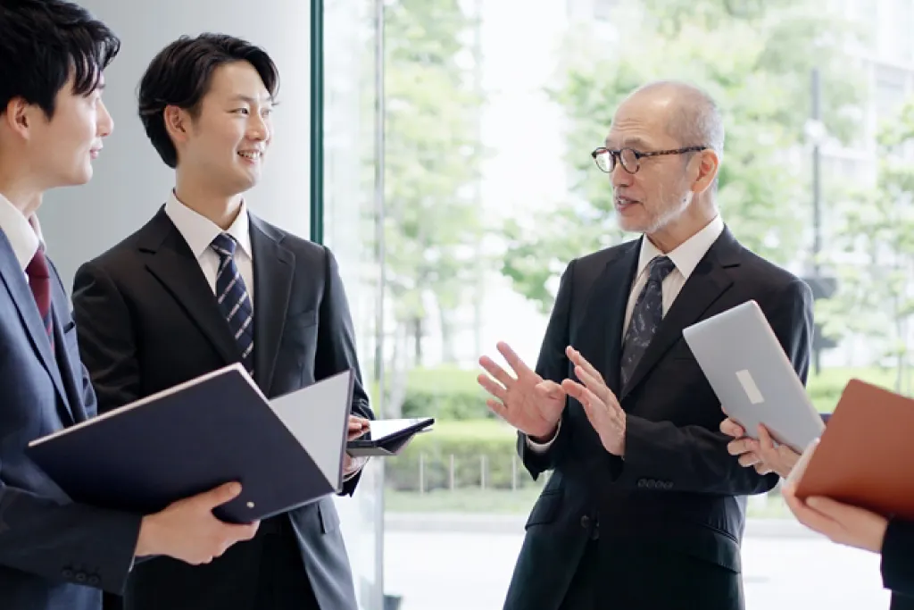 新入社員を激励する上司