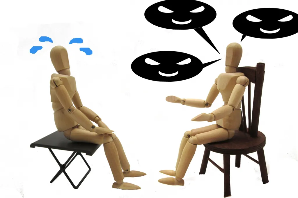 職場で遠回しな嫌味を言って、周囲を混乱に陥れる人形